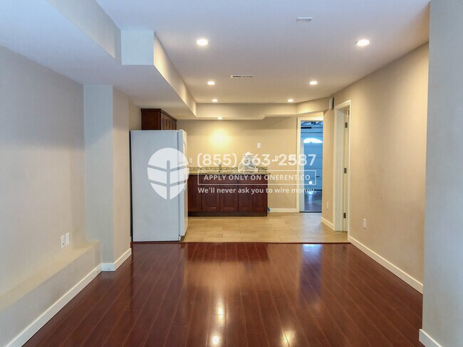 Building Photo - 60 Meadowbrook Dr