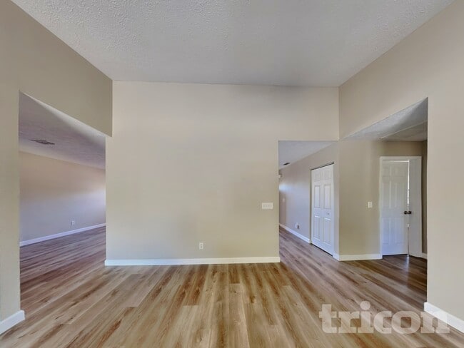 Building Photo - 23515 Shining Star Dr