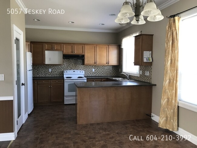 Photo du bâtiment - Family Home in Promontory with Wet Bar