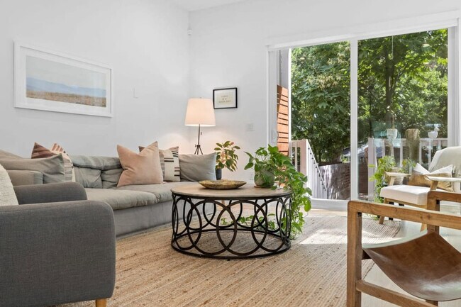 Building Photo - 1204 E 32nd St