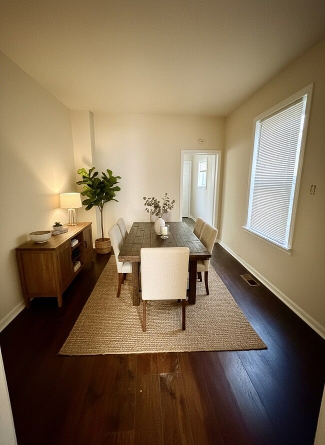 Foto del edificio - 1943 E Monmouth St