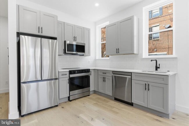 Foto del edificio - 2724 E Somerset St