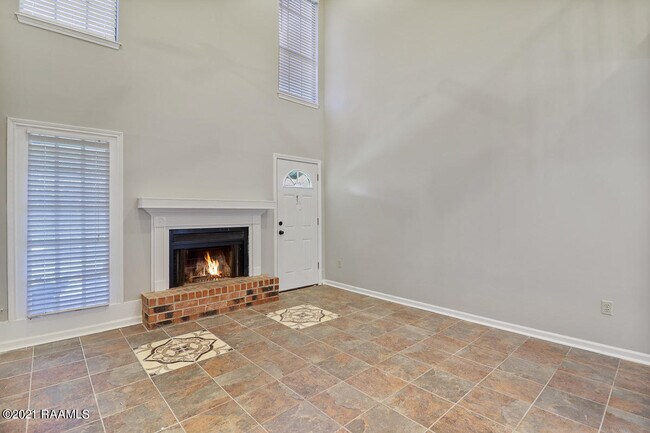 Building Photo - 145 Ambiance Cir