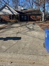 Building Photo - 34 Forest Pl