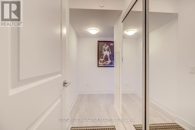Building Photo - 1215 Bayly St