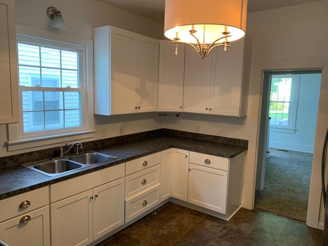 Building Photo - 805 Raleigh St