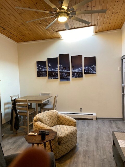 Building Photo - 12 N Main St