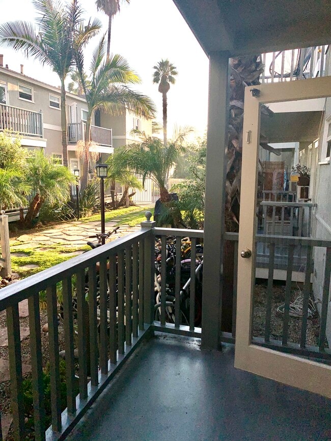 Building Photo - 2121 Ocean Ave