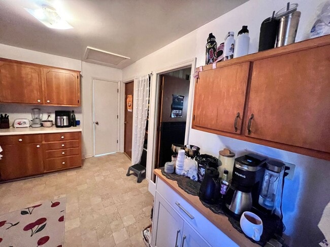 Building Photo - One Bedroom One Bath home available in bea...