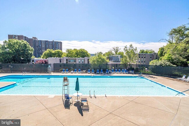 Foto del edificio - 5300 Holmes Run Pkwy