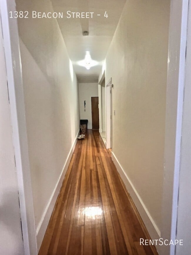 Foto del edificio - 1382 Beacon St