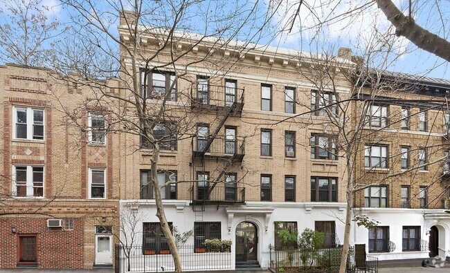 Building Photo - 326 6th St