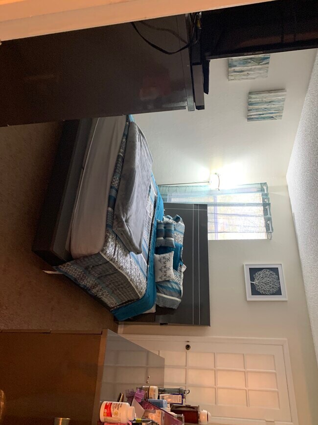 Two entry bedroom with walk in closet and attic - 4560 Commander Dr