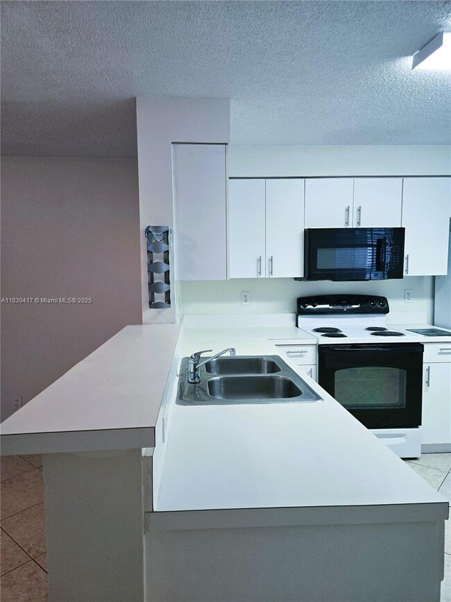 Building Photo - 1210 Sorrento Dr