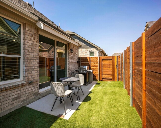 Foto del edificio - 2509 Amavi Way, Celina, TX 75009 - 2 BR 2 ...