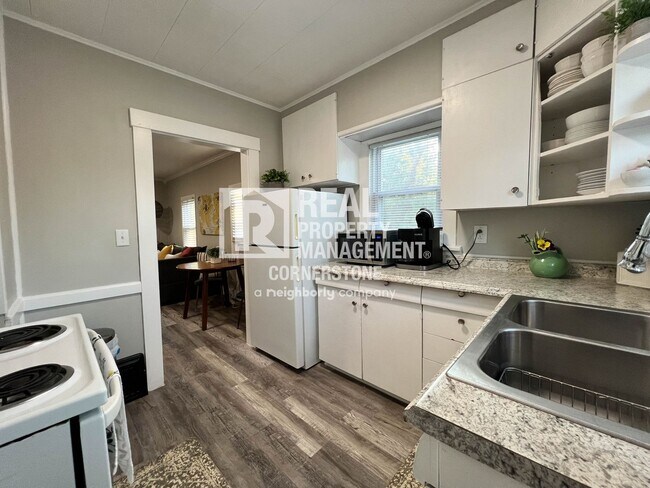 Foto del edificio - Cozy 2-Bedroom Near WMU & Downtown Kalamazoo!