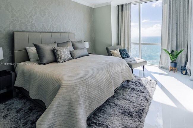 Foto del edificio - 18101 Collins Ave