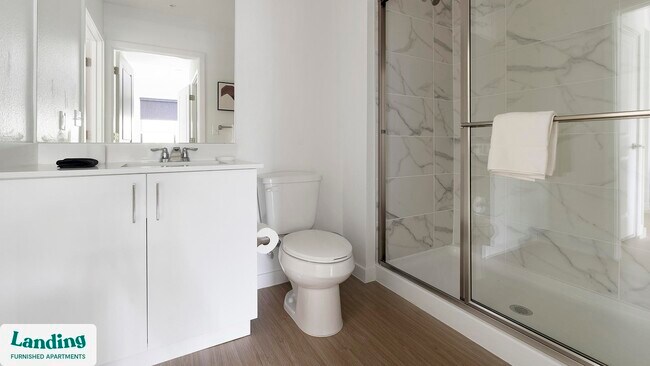 Foto del edificio - 7301 Lake Bank Lp