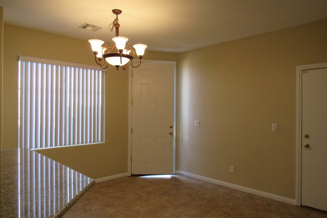 Foto del edificio - COMING SOON-BEAUTIFUL 2 STORY HOME LOCATED IN HENDERSON WITH STRIP AND MOUNTAIN VIEWS!