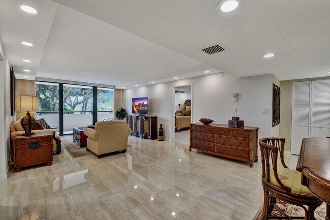 Building Photo - 2727 N Ocean Blvd