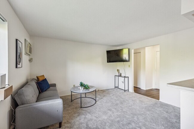 Foto del edificio - 5556 Broadview Rd