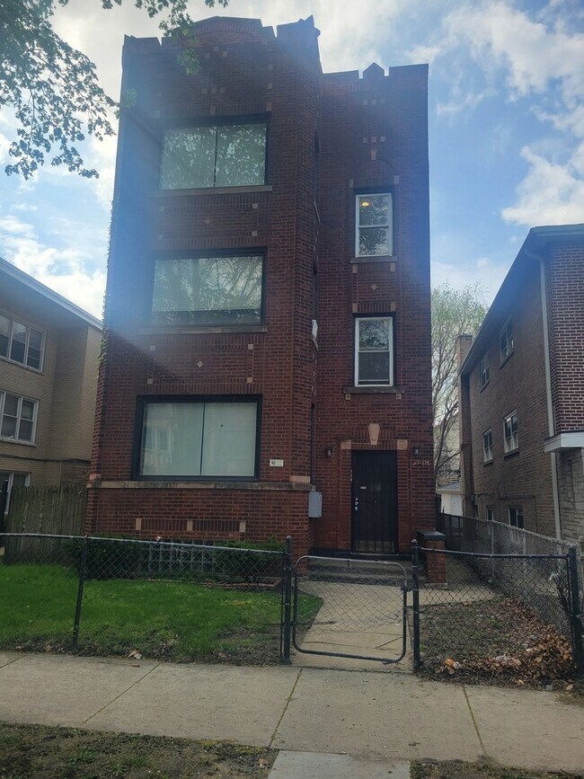 Building Photo - 7918 S Essex Ave