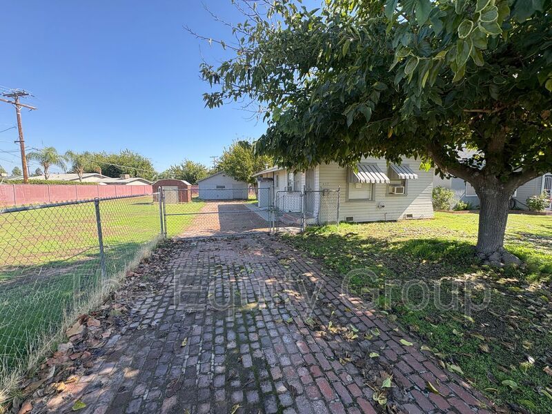 Foto principal - 457 N F St