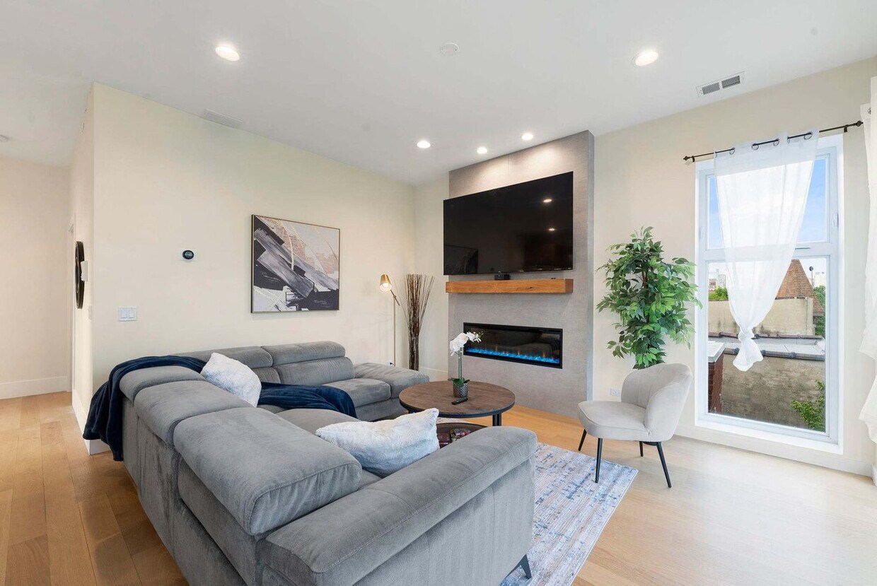 Foto principal - 2110 W Washington Blvd