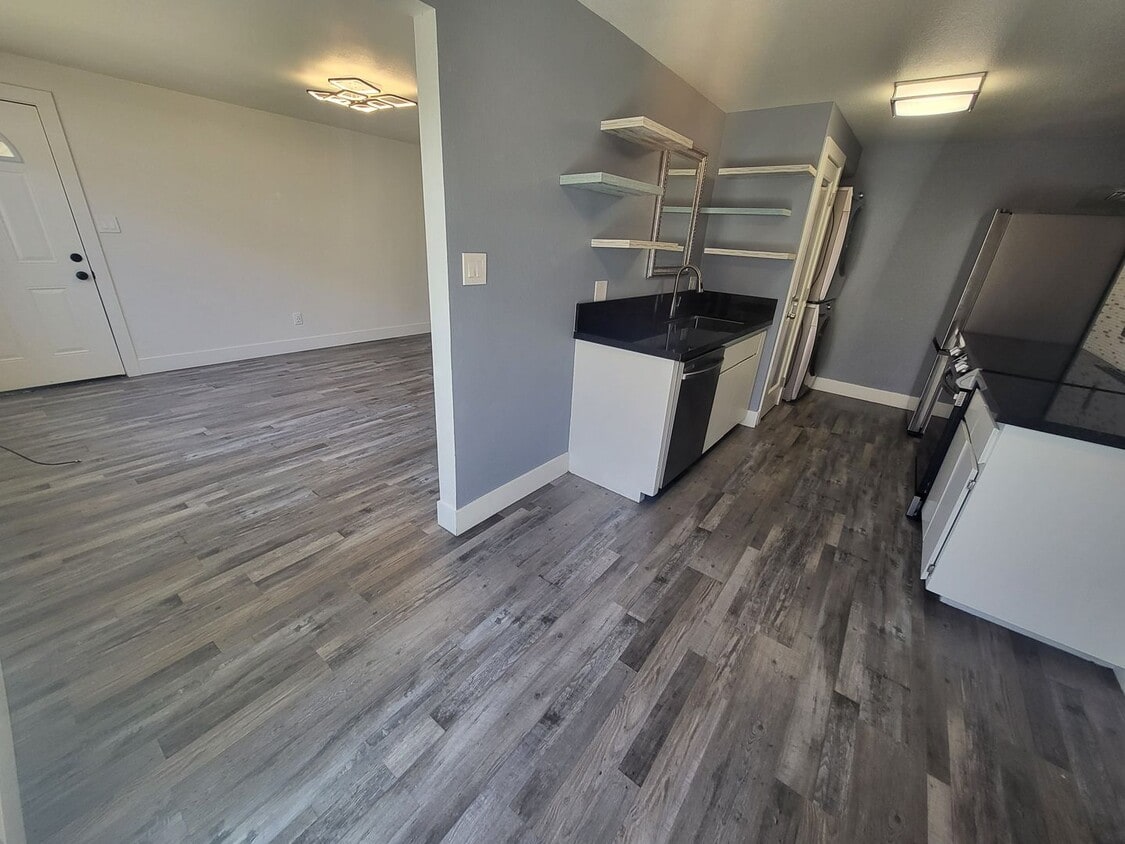 Primary Photo - Gorgeous & Modern - 3410 Woodside Dr. Cars...