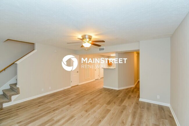 Foto del edificio - 2 Bedroom Pet-Friendly Home in La Vergne, TN with Main Street Renewal