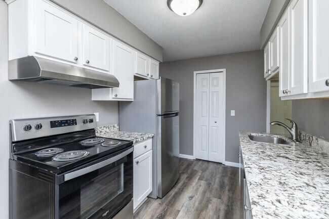 2 habitaciones, 1 baño - 860 pies cuadrados - Cocina - Centennial & Heritage Apartments
