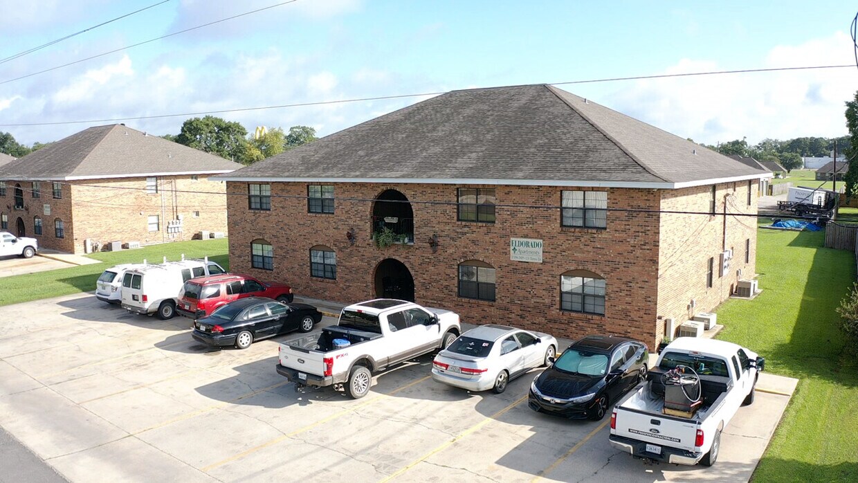 121 Teresa Dr, Saint Martinville, LA 70582 Apartments in Saint