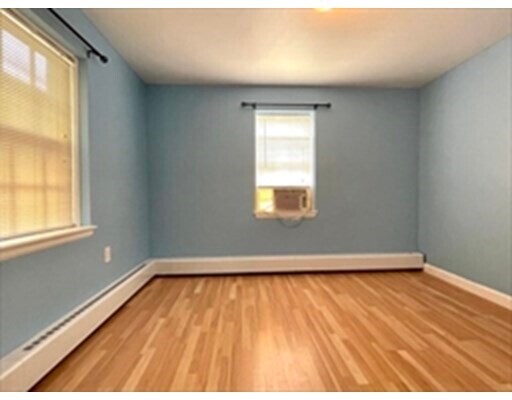 Foto del edificio - 17 Hammond Pond Pkwy
