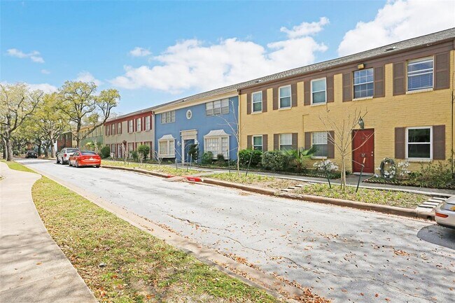 Building Photo - 11647 Chimney Rock Rd