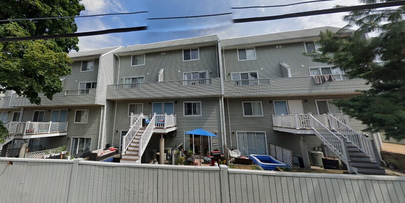 Foto principal - 146 North Beacon St