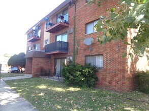 Building Photo - 6338 W 99th Pl