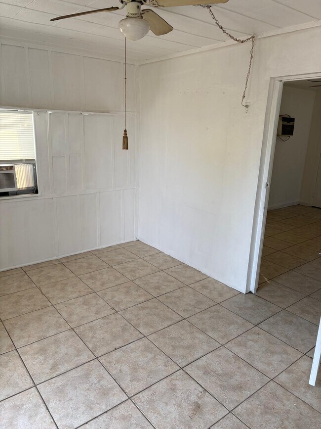 Dormitorio - 308 N H ST