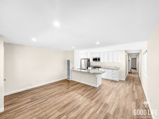 Foto del edificio - Beautiful 3BD/2BA W/ Updated Kitchen and B...