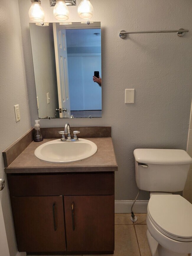 Foto del edificio - Lake Davis sought after Olde Delaney Square