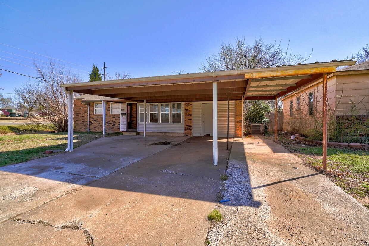 Primary Photo - Move-In Ready! Beautifully Updated Home with Easy I-40 Access!
