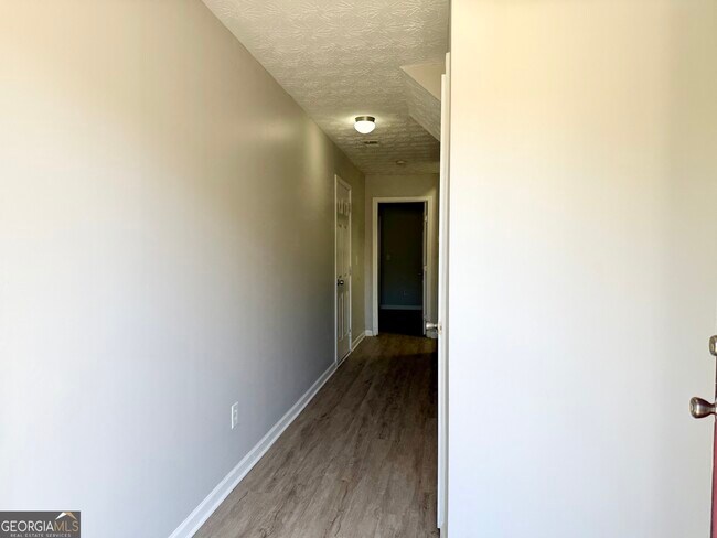 Building Photo - 1708 Redan E