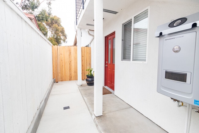 Foto del edificio - 582 Douglas St