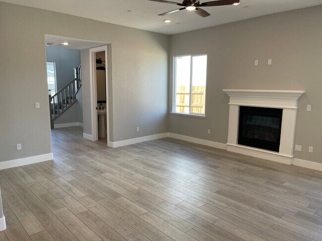 Building Photo - 1553 Wadsworth Cir