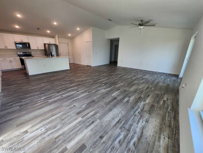 Building Photo - 1152 NW 1st Pl