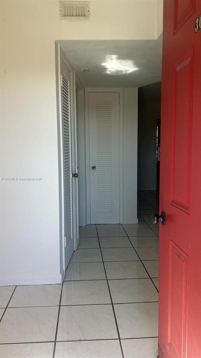 Foto del edificio - 1501 NE 191st St