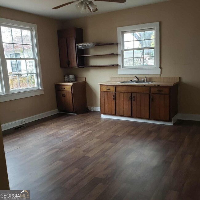 Foto del edificio - 491 Clearwater St