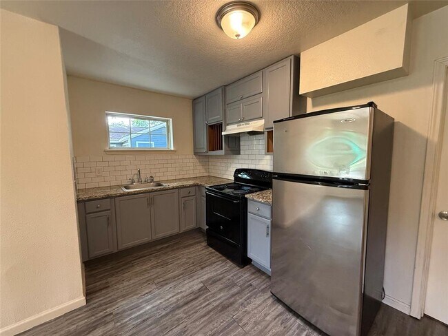 Building Photo - 505 Ruddy St