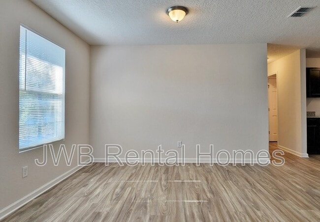 Foto del edificio - 7914 Pipit Ave