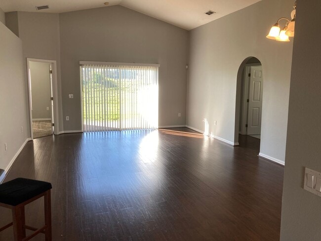 Foto del edificio - 447 Knightsbridge Cir