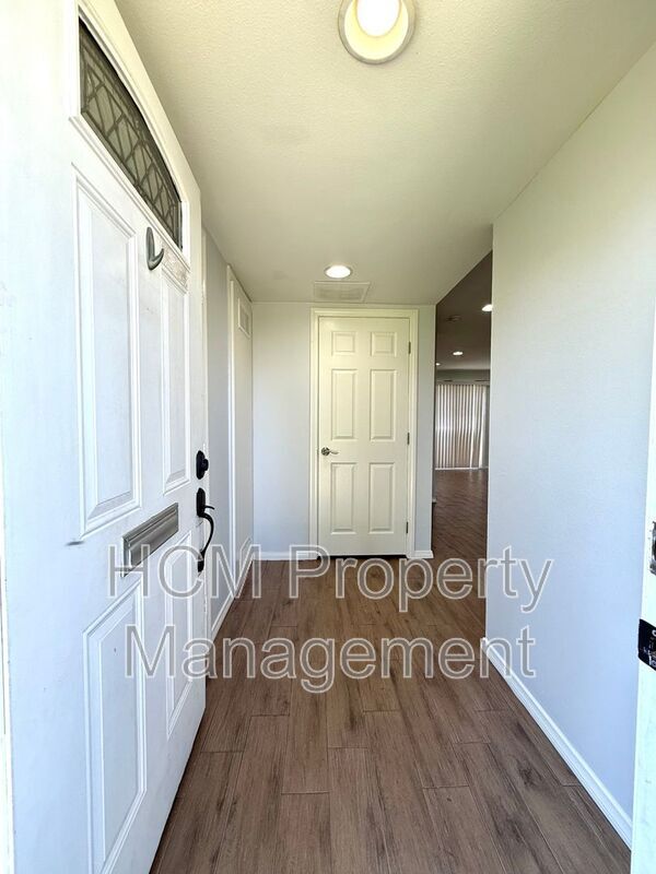 Building Photo - 9757 Cornwall Dr